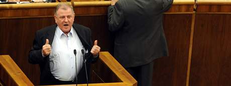 Vladimír Meiar pi svém kvtnovém projevu v parlamentu. V nové Národní rad u nebude.